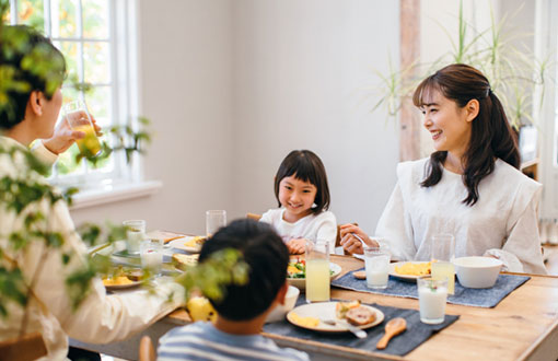 食事・間食は時間と回数を決めましょう